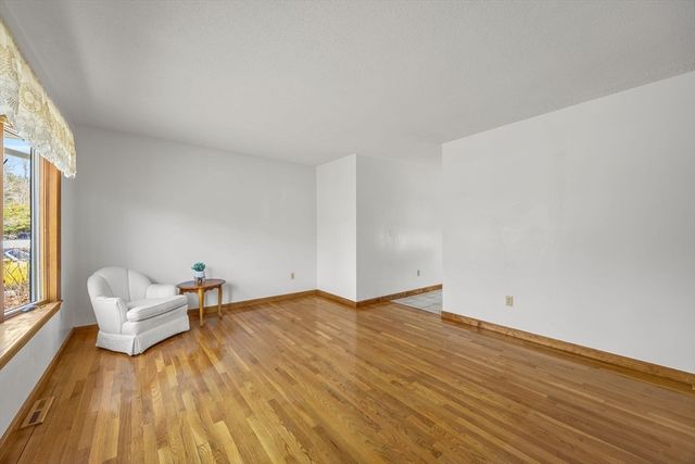 74 Grace Ct, Falmouth, MA 02536