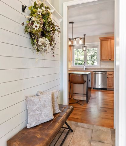 560 Shining Rock Dr, Northbridge, MA 01534