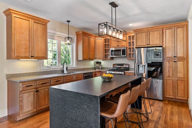 560 Shining Rock Dr, Northbridge, MA 01534