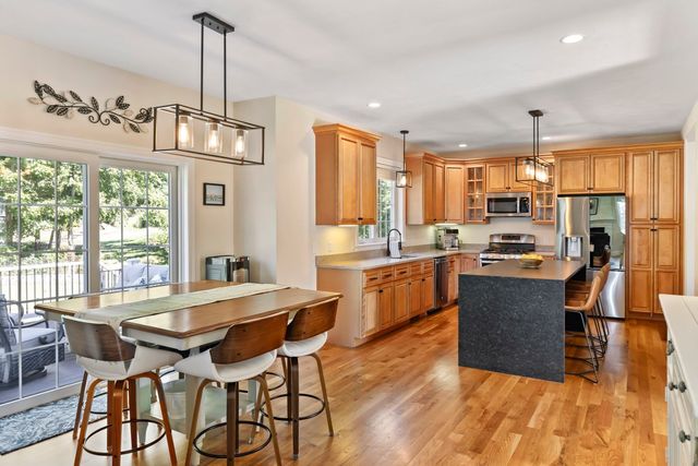 560 Shining Rock Dr, Northbridge, MA 01534