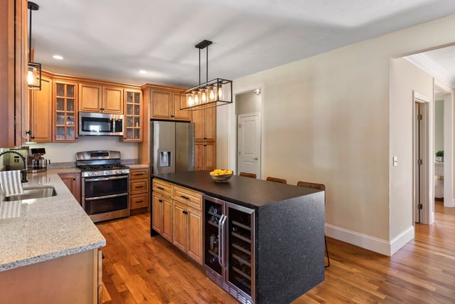 560 Shining Rock Dr, Northbridge, MA 01534
