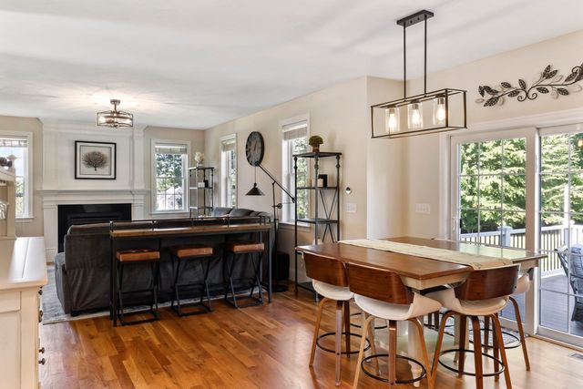 560 Shining Rock Dr, Northbridge, MA 01534