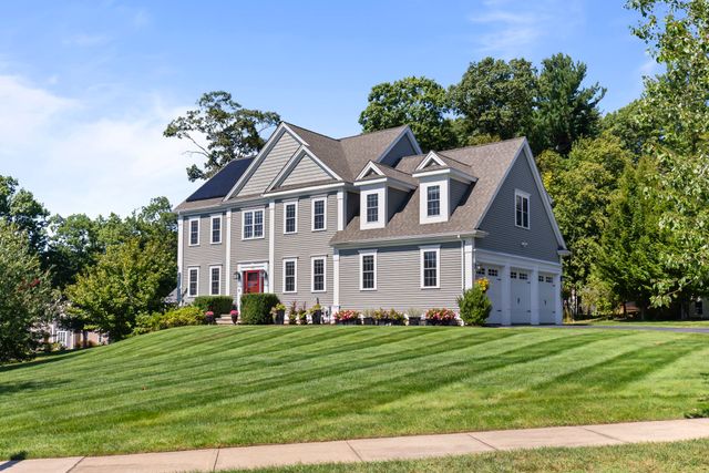 560 Shining Rock Dr, Northbridge, MA 01534