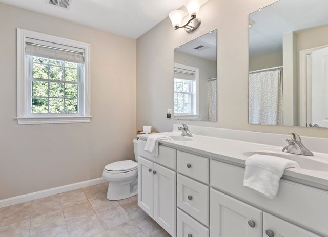 560 Shining Rock Dr, Northbridge, MA 01534