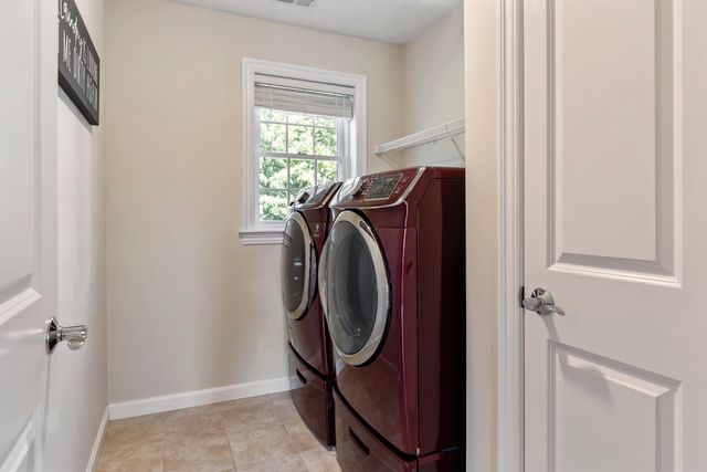 560 Shining Rock Dr, Northbridge, MA 01534