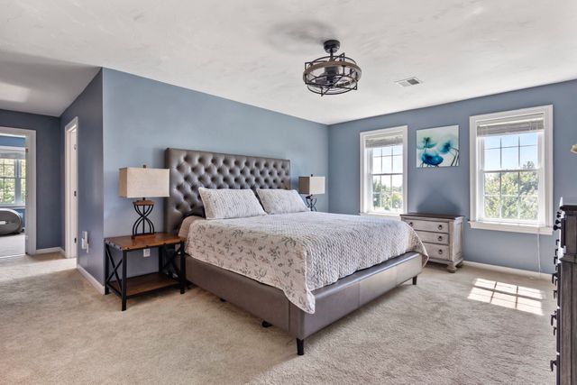 560 Shining Rock Dr, Northbridge, MA 01534