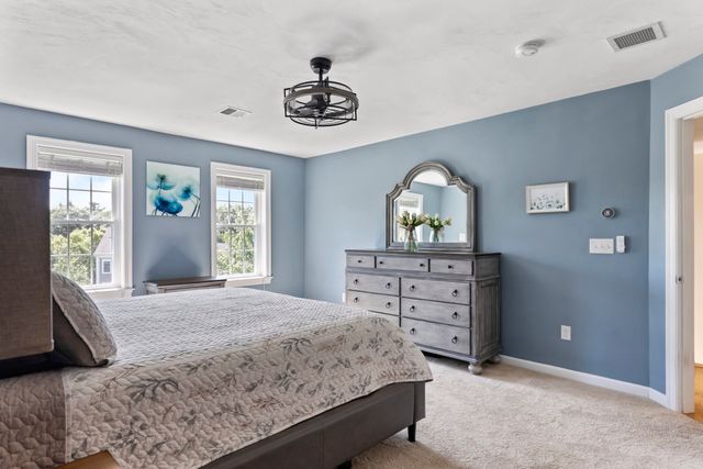 560 Shining Rock Dr, Northbridge, MA 01534