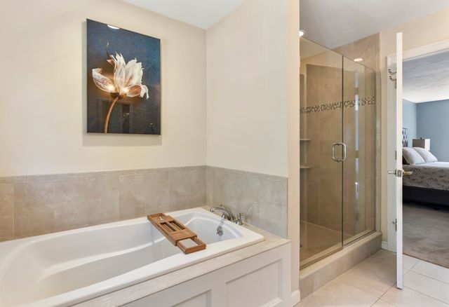 560 Shining Rock Dr, Northbridge, MA 01534