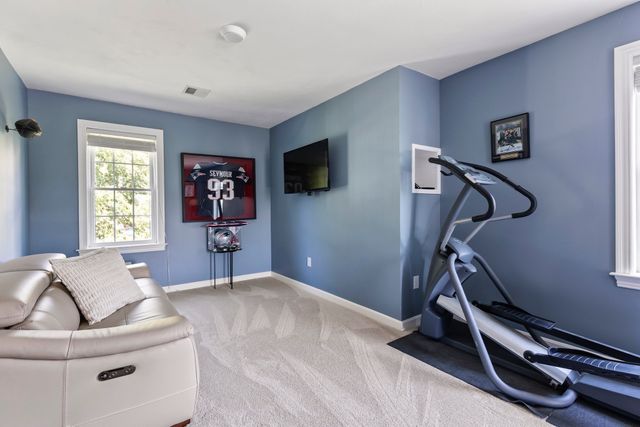 560 Shining Rock Dr, Northbridge, MA 01534