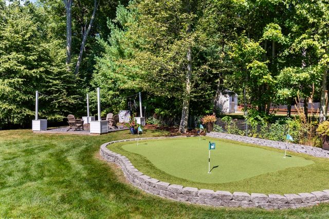 560 Shining Rock Dr, Northbridge, MA 01534