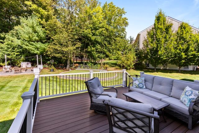 560 Shining Rock Dr, Northbridge, MA 01534