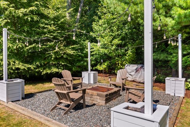560 Shining Rock Dr, Northbridge, MA 01534