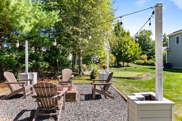 560 Shining Rock Dr, Northbridge, MA 01534