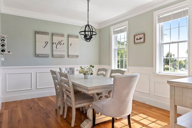 560 Shining Rock Dr, Northbridge, MA 01534