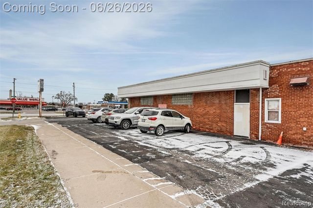 18703 E 10 Mile Road, Roseville, MI 48066