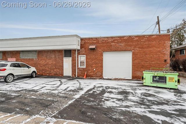 18703 E 10 Mile Road, Roseville, MI 48066