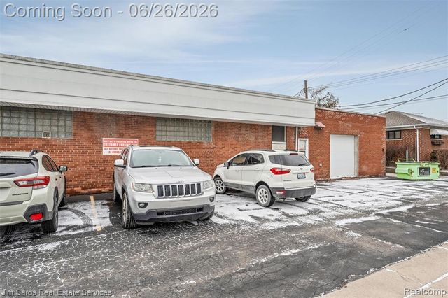 18703 E 10 Mile Road, Roseville, MI 48066