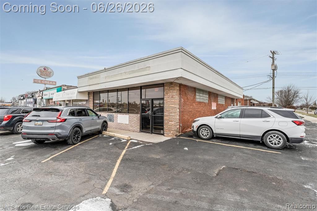 18703 E 10 Mile Road, Roseville, MI 48066