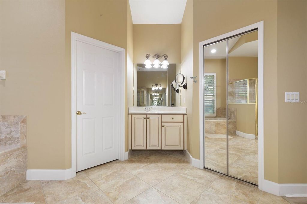 Image 38 of property listing at 10 N VILLAGE PARKWAY, Palm Coast, FL 32137