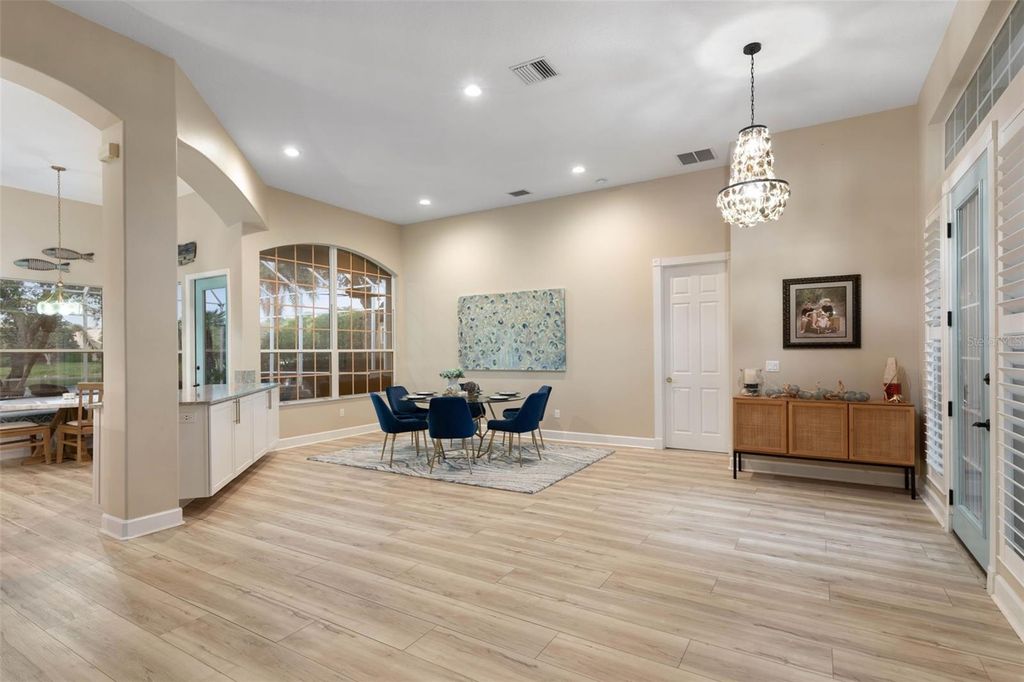 Image 8 of property listing at 10 N VILLAGE PARKWAY, Palm Coast, FL 32137
