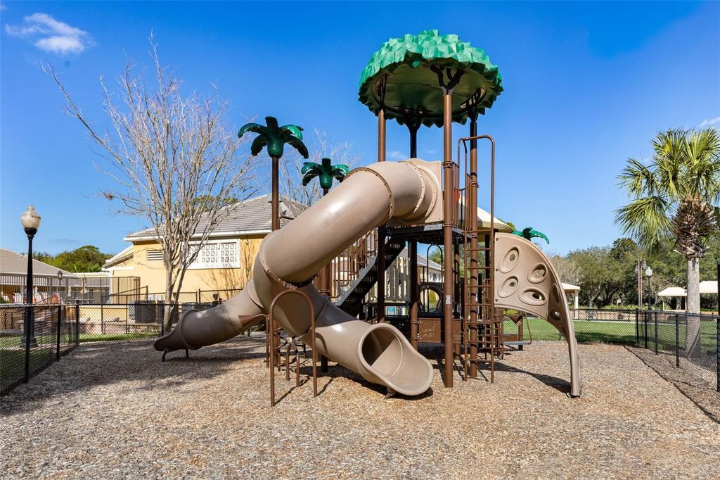 Image 86 of property listing at 10 N VILLAGE PARKWAY, Palm Coast, FL 32137