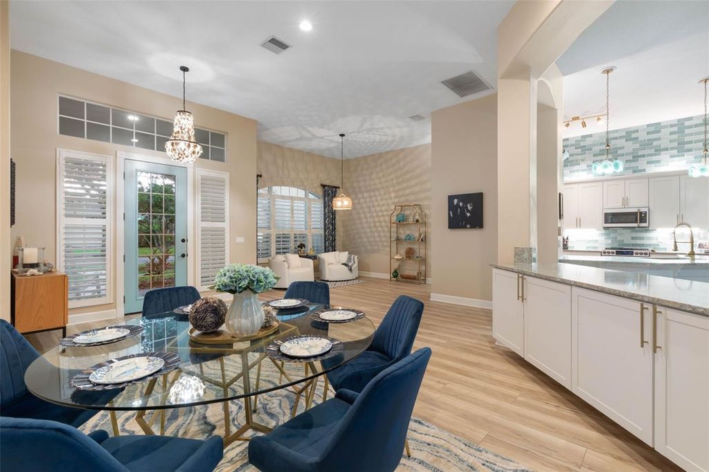 Image 10 of property listing at 10 N VILLAGE PARKWAY, Palm Coast, FL 32137