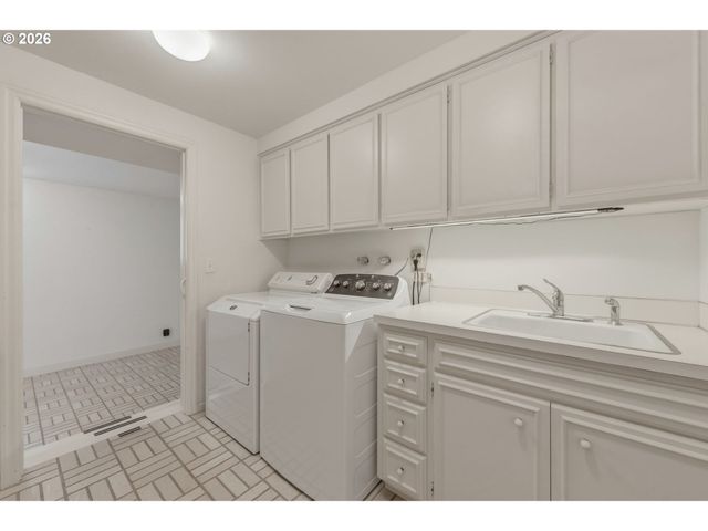 3945 SPRING Blvd, Eugene, OR 97405