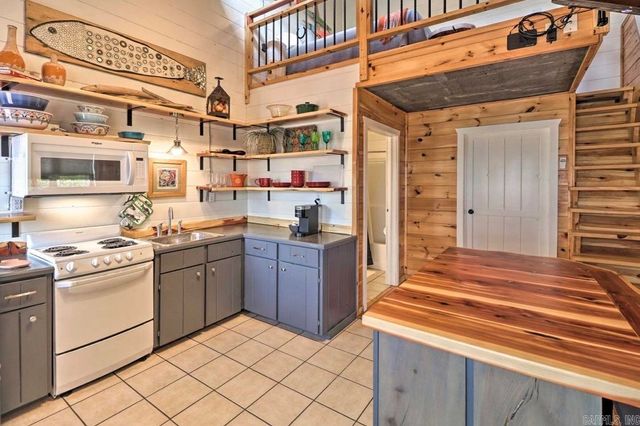 144 Hollie Ln, Mountain View, AR 72560
