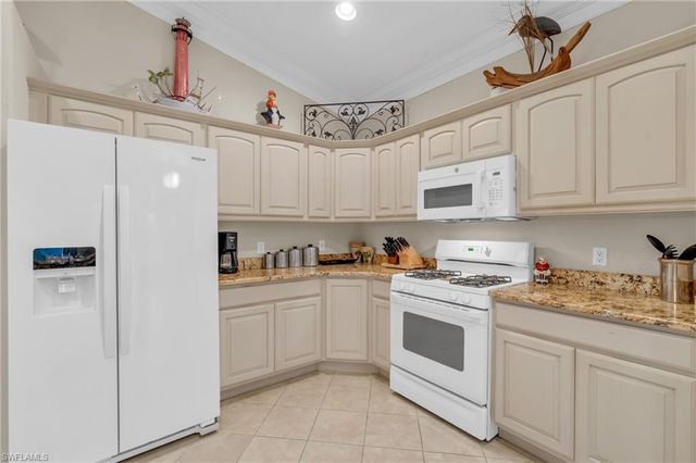 11037 Harbour Yacht CT # 201, Fort Myers, FL 33908