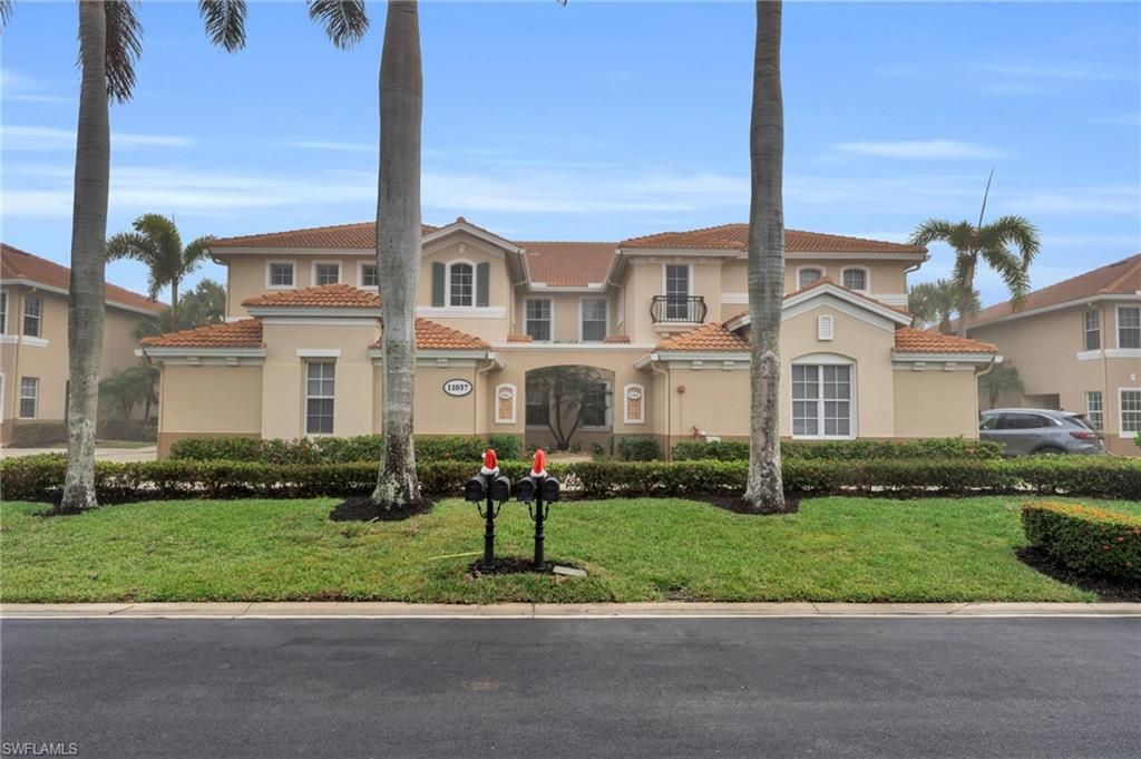 11037 Harbour Yacht CT # 201, Fort Myers, FL 33908