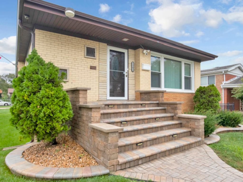 8901 S 49th Court, Oak Lawn, IL 60453 — exterior