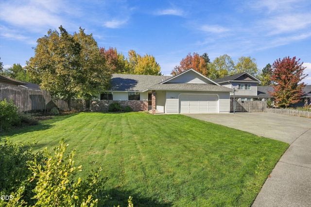 780 Mesman Drive, Grants Pass, OR 97527