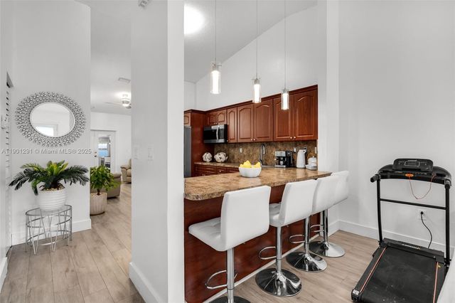 7531 W 29th Way, Hialeah, FL 33018