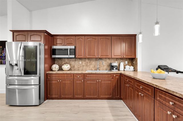 7531 W 29th Way, Hialeah, FL 33018