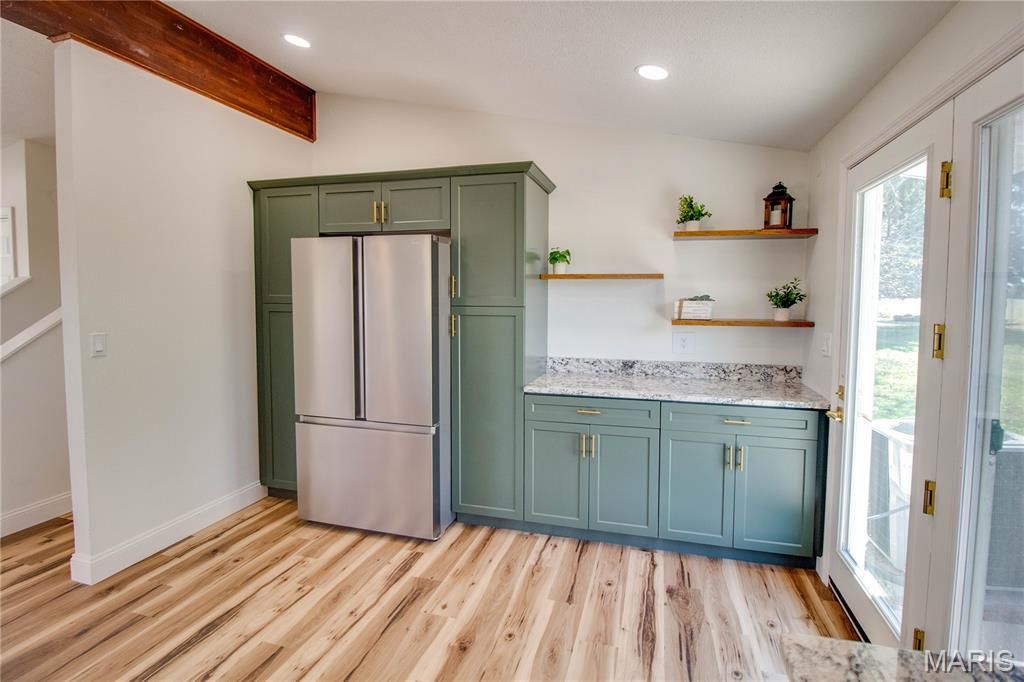 Image 13 of property listing at 24535 Us Highway 67, Jerseyville, IL 62052