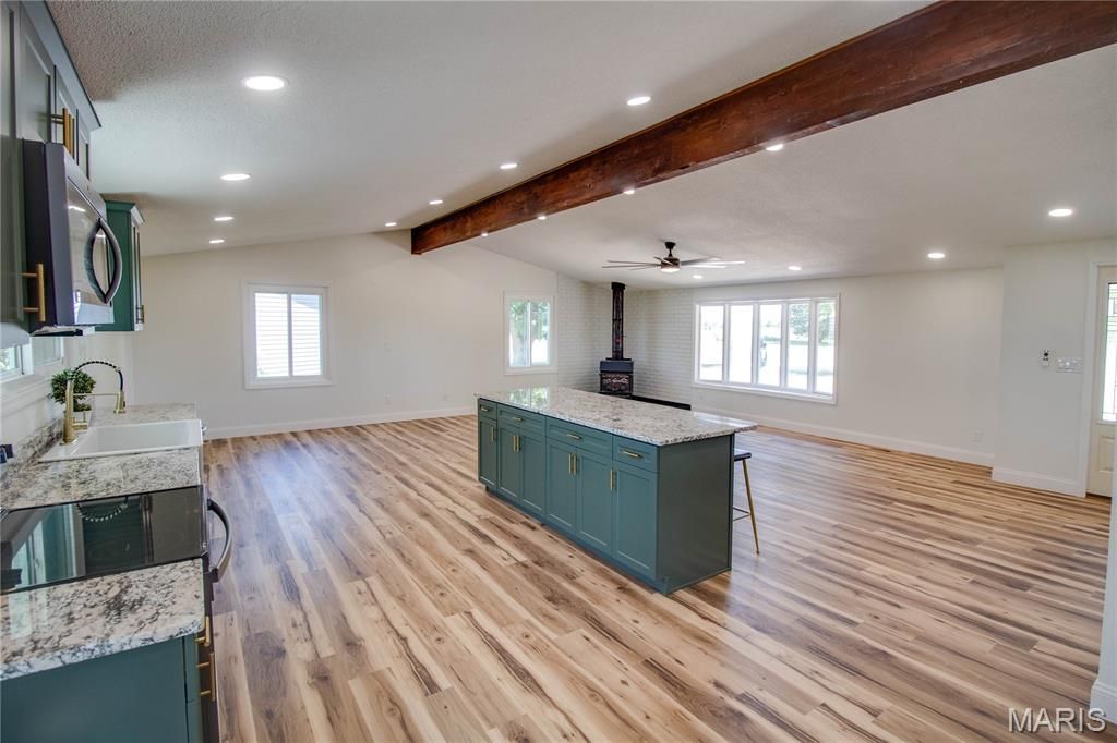 Image 14 of property listing at 24535 Us Highway 67, Jerseyville, IL 62052