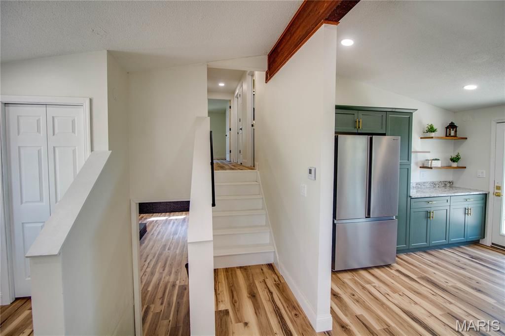 Image 15 of property listing at 24535 Us Highway 67, Jerseyville, IL 62052