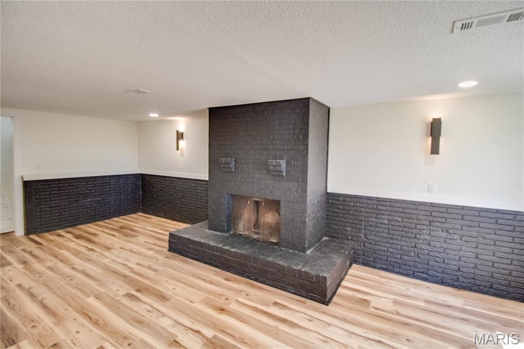 Image 33 of property listing at 24535 Us Highway 67, Jerseyville, IL 62052