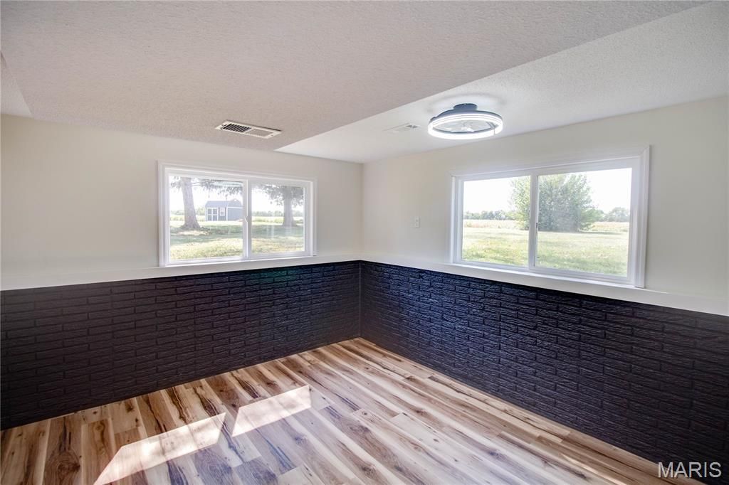 Image 36 of property listing at 24535 Us Highway 67, Jerseyville, IL 62052