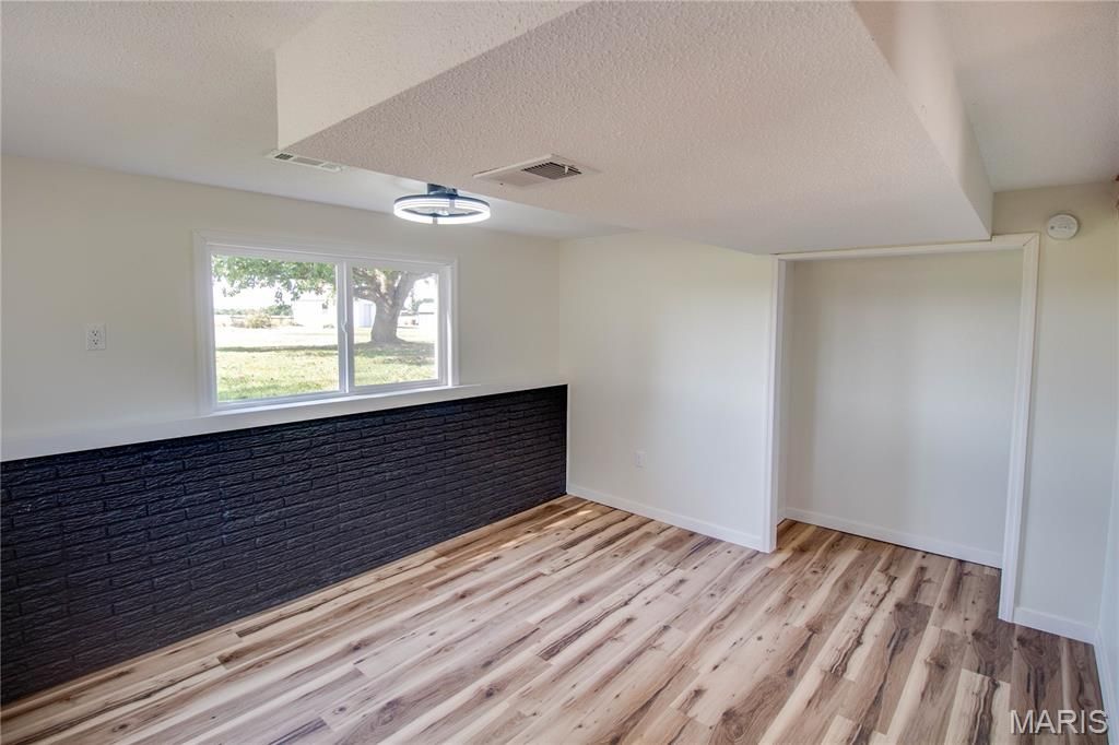 Image 37 of property listing at 24535 Us Highway 67, Jerseyville, IL 62052