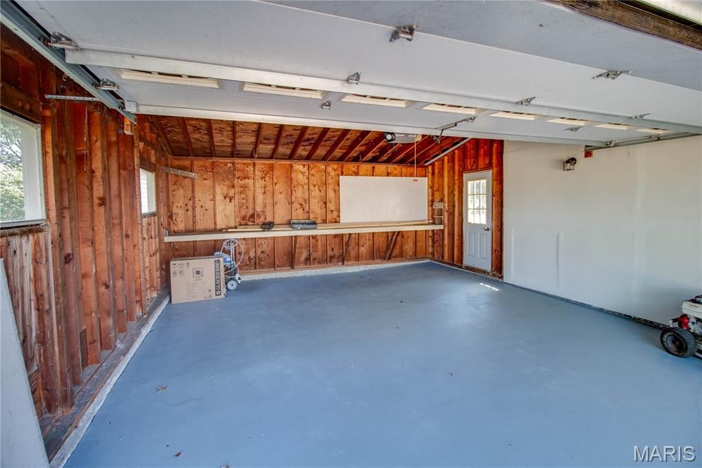 Image 39 of property listing at 24535 Us Highway 67, Jerseyville, IL 62052