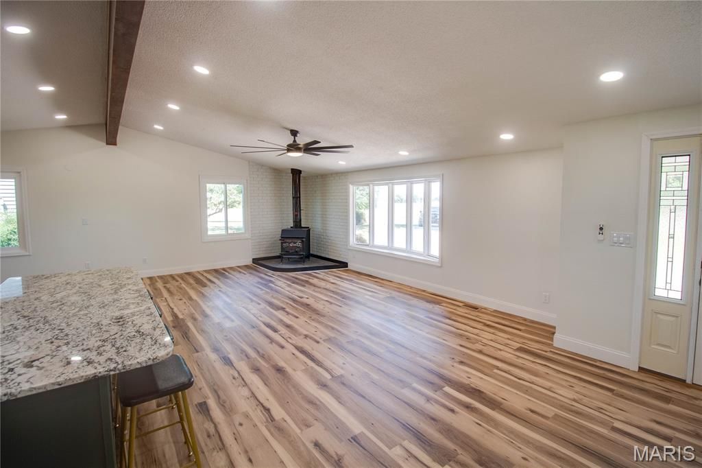 Image 8 of property listing at 24535 Us Highway 67, Jerseyville, IL 62052