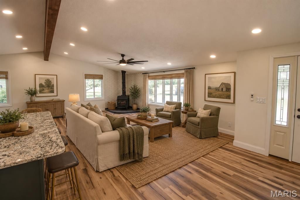 Image 9 of property listing at 24535 Us Highway 67, Jerseyville, IL 62052