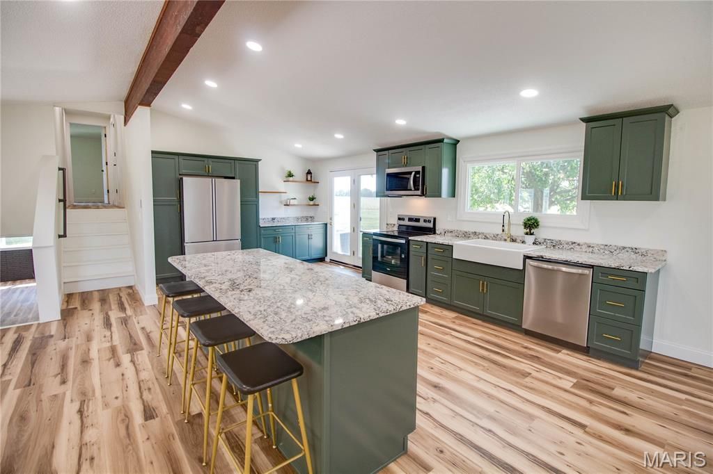 Image 10 of property listing at 24535 Us Highway 67, Jerseyville, IL 62052