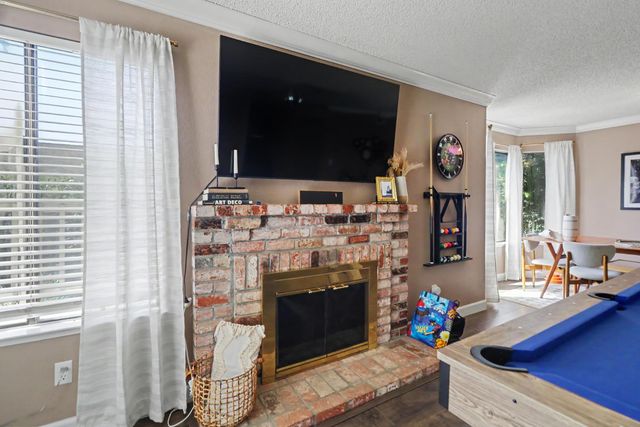 130 Willow Creek Dr, Folsom, CA 95630