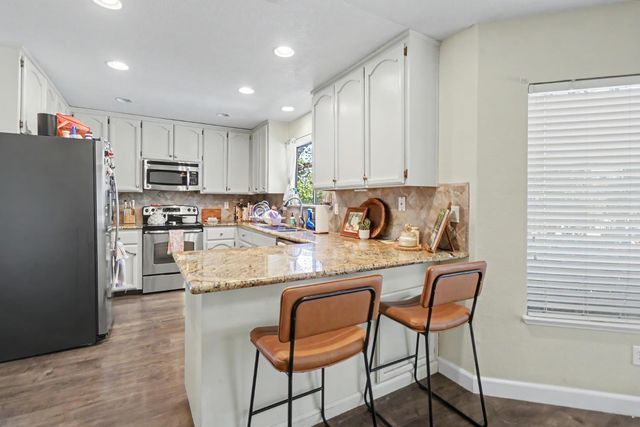 130 Willow Creek Dr, Folsom, CA 95630
