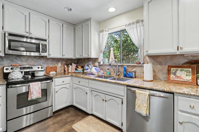 130 Willow Creek Dr, Folsom, CA 95630