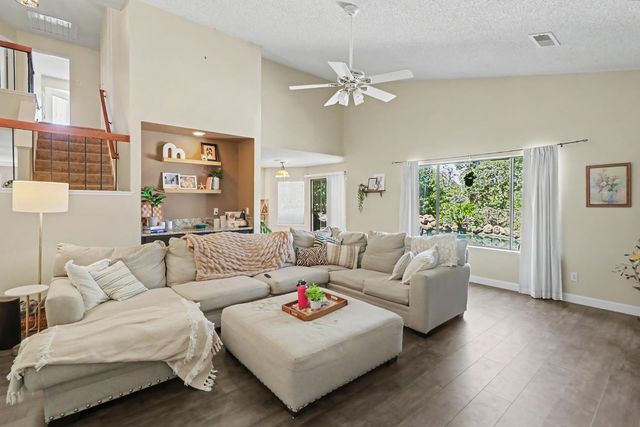 130 Willow Creek Dr, Folsom, CA 95630