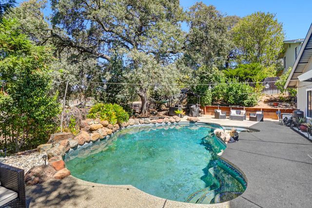 130 Willow Creek Dr, Folsom, CA 95630