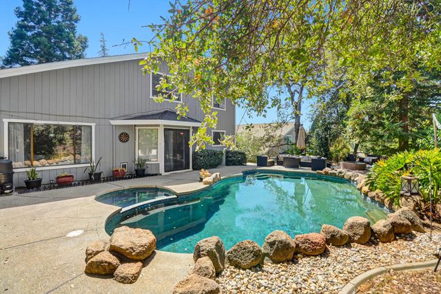 130 Willow Creek Dr, Folsom, CA 95630